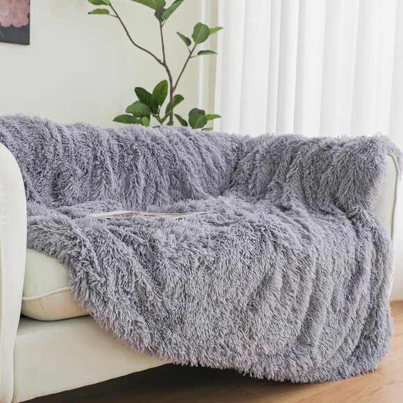 Gray Faux Fur Throw Blanket, Gray 80"x90" Fluffy Blanket Throw Queen Size - Picture 1 of 5